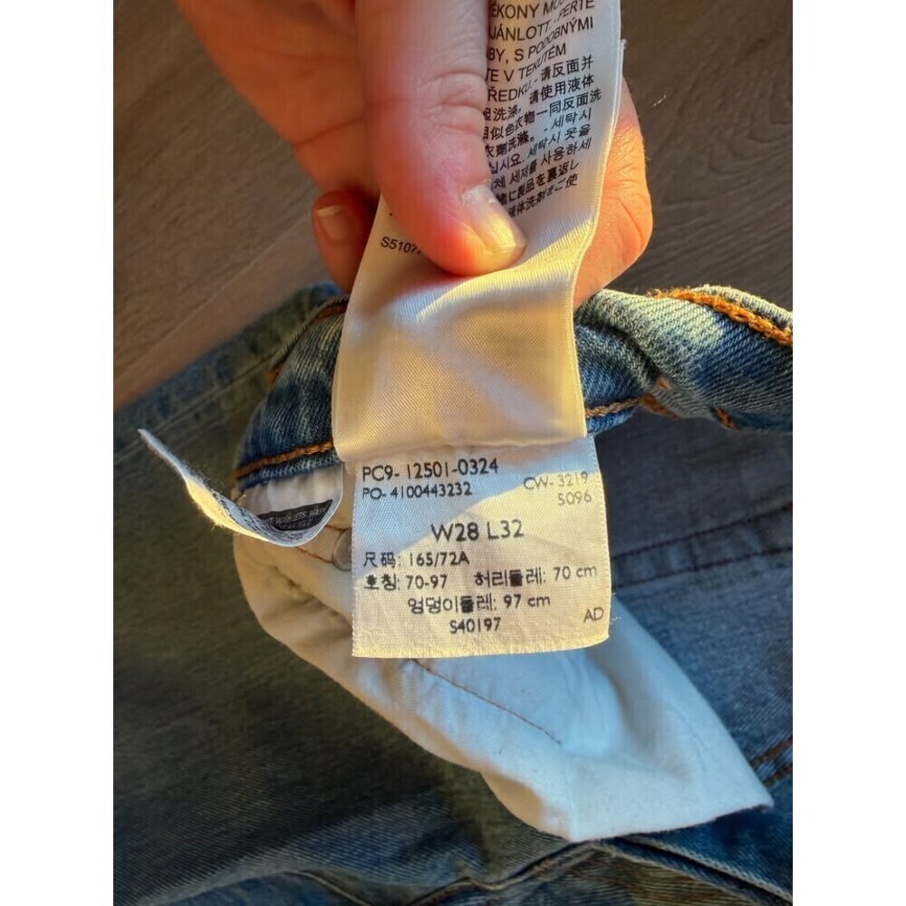 Women's Levi's 501 Jeans - Size W28 L32 - Picture 2 of 6